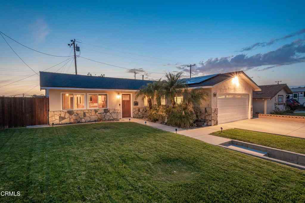 Homes For Sale - 239 Cartagena Street<br/> Ventura County, Camarillo, CA 93010