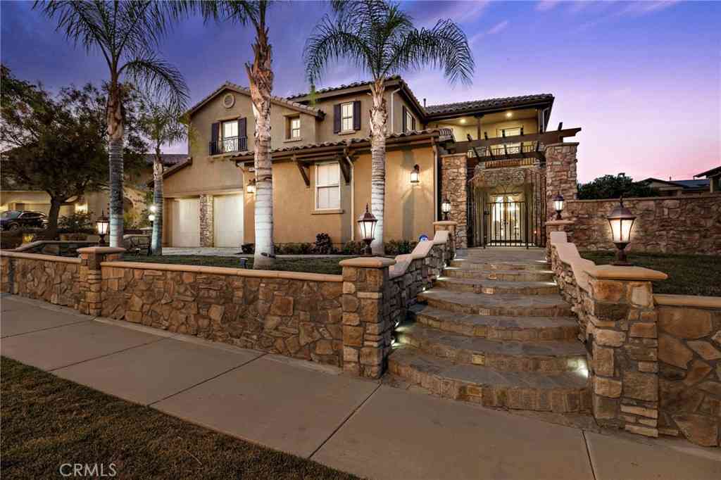 Homes For Sale - 8120 Sunset Rose Drive<br/> Corona, CA 92883