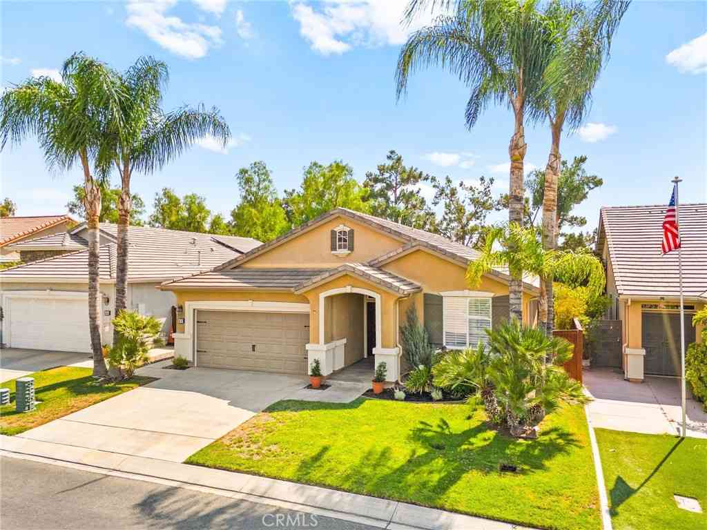 Homes For Sale - 400 Bjorn Court<br/> Hemet, CA 92545