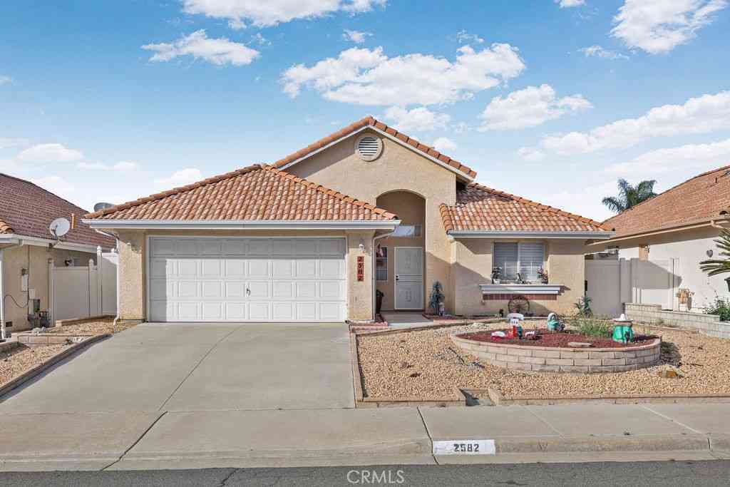 Homes For Sale - 2582 Alegre<br/> Hemet, CA 92545
