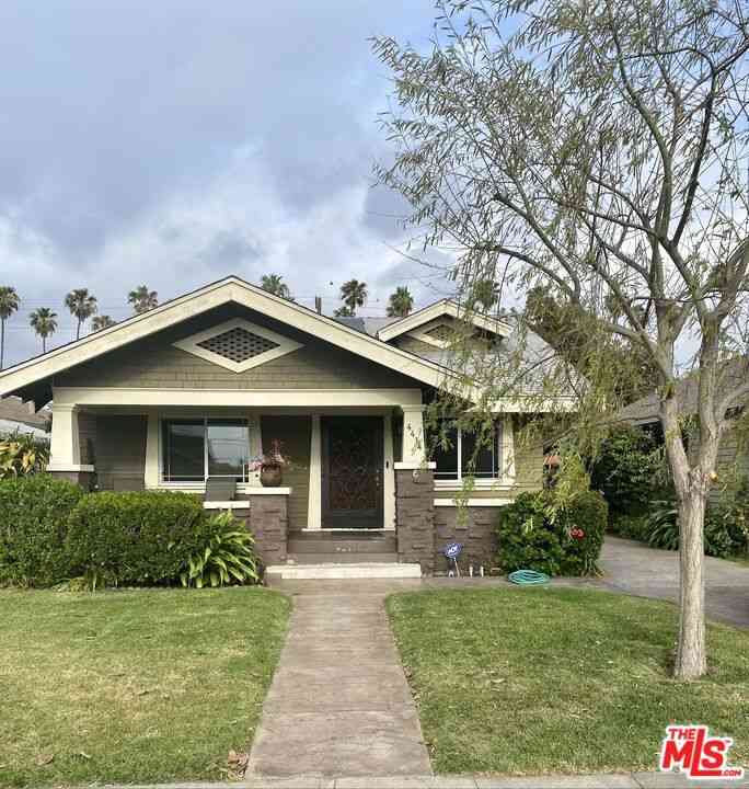 Homes For Sale - 4414 S Van Ness Avenue<br/> Los Angeles, CA 90062