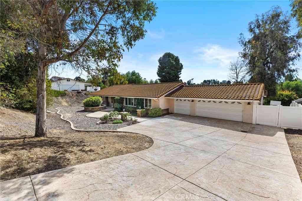 Homes For Sale - 31235 Calle Felicidad<br/> Temecula, CA 92591
