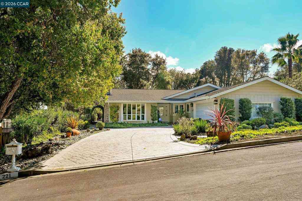 Homes For Sale - 221 Loch Lomond Way<br/> Danville, CA 94526