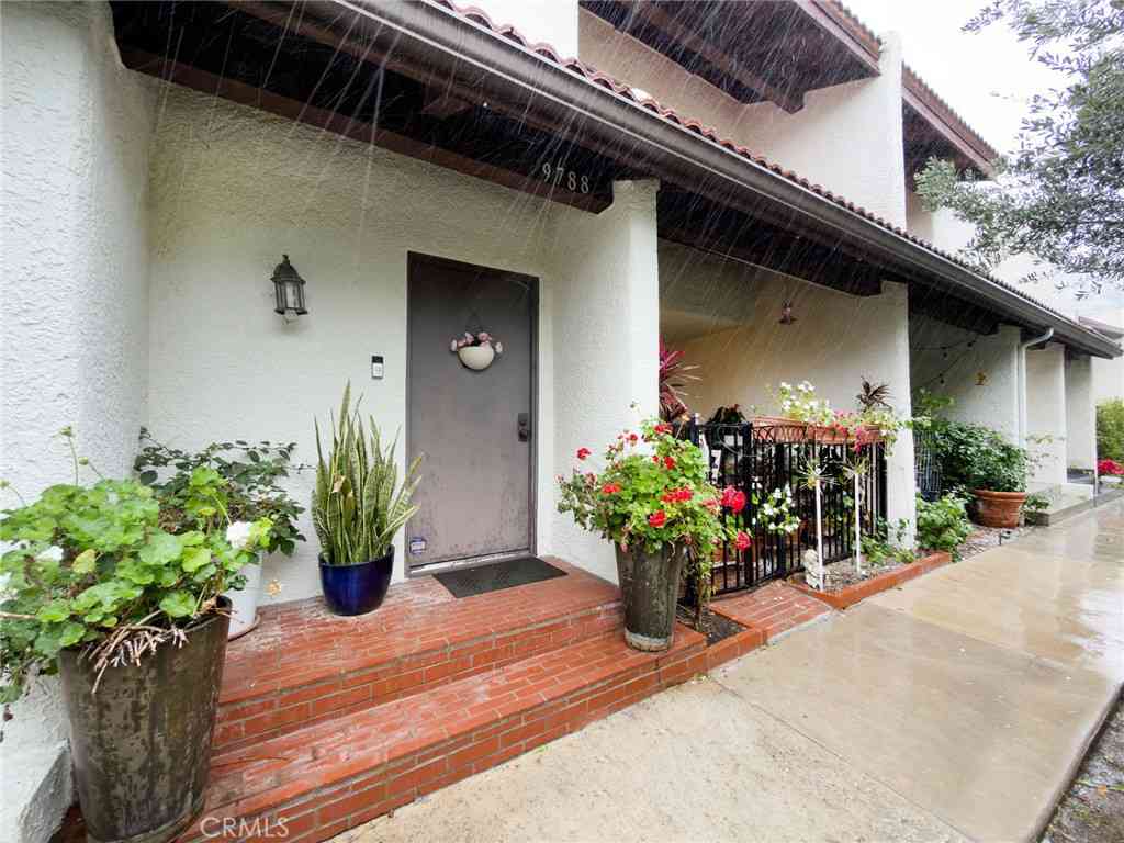 Townhouse For Sale - 9788 Via Zibello<br/> Burbank, CA 91504