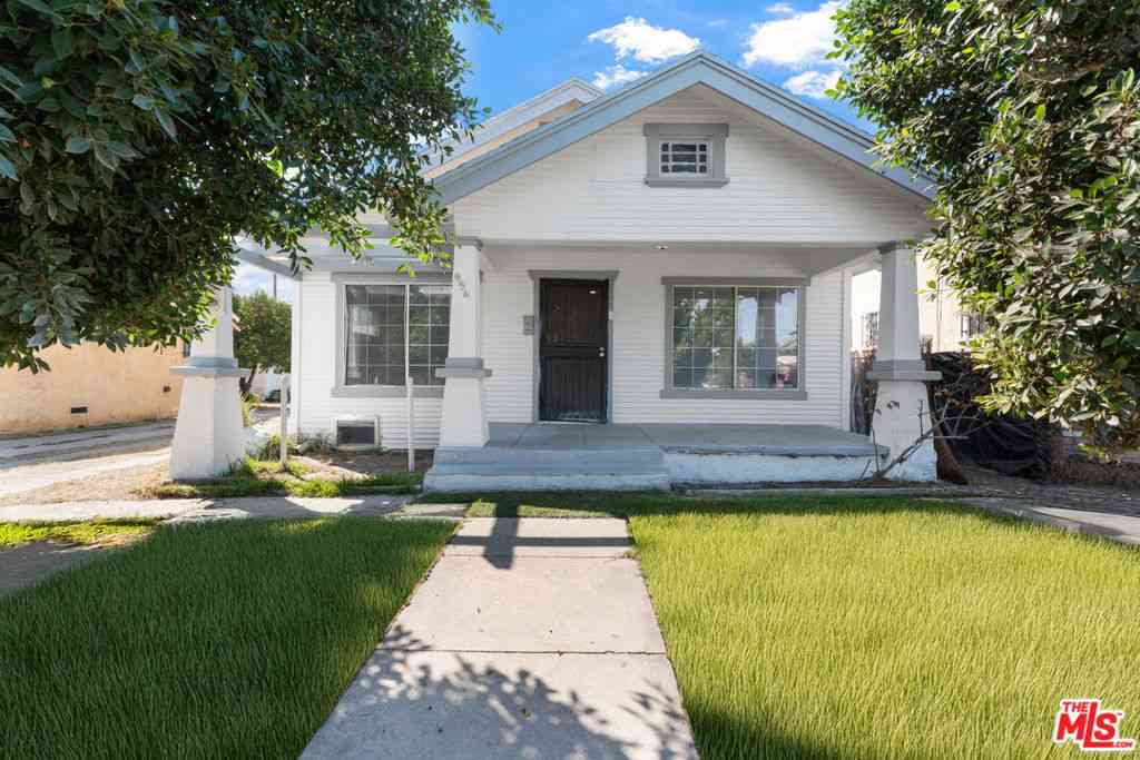 Homes For Sale - 854 W 64th Street<br/> Los Angeles, CA 90044