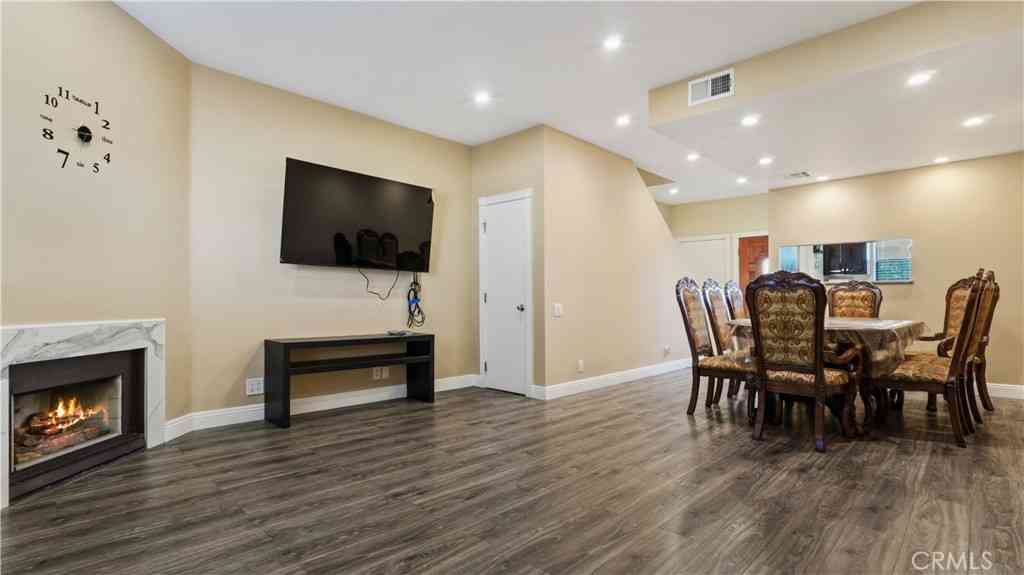 Townhouse For Sale - 14256 Victory Boulevard #3<br/> Van Nuys, CA 91401