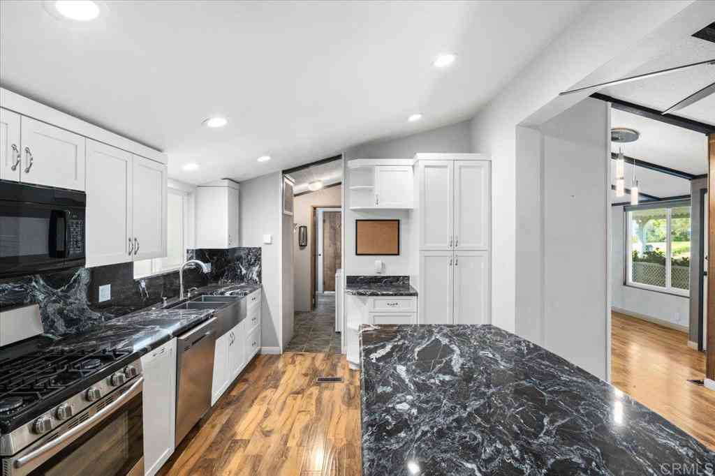 Mobile Home For Sale - 18218 Paradise Mountain Road #81<br/> Valley Center, CA 92082