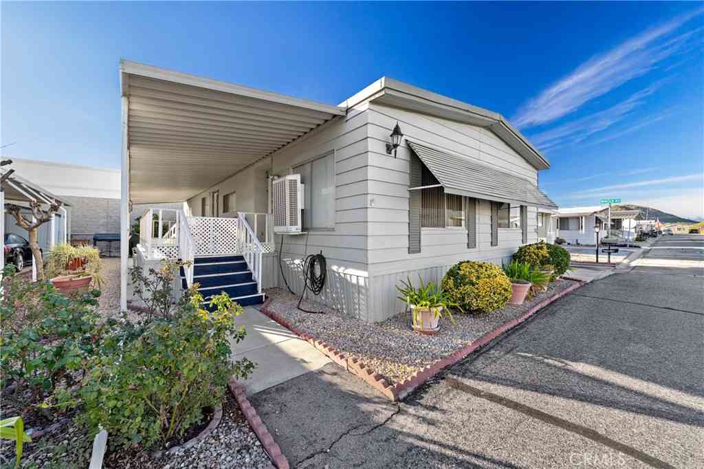 Mobile Home For Sale - 5001 W Florida Avenue #122<br/> Hemet, CA 92545