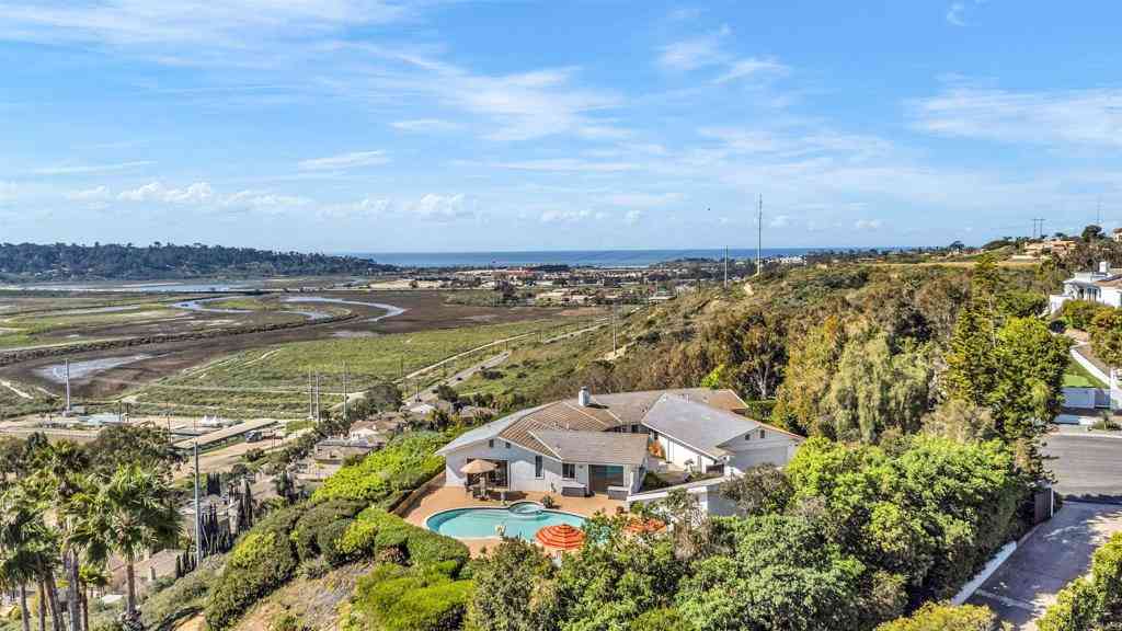 Homes For Sale - 4594 Vista De La Patria<br/> Del Mar, CA 92014