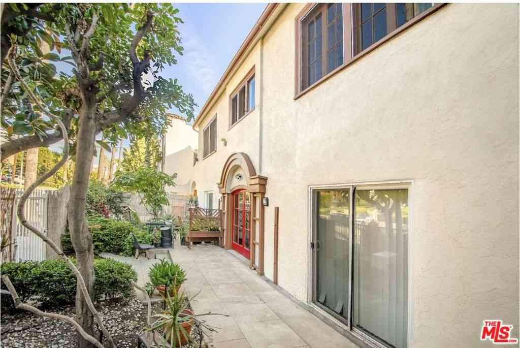 Homes For Sale - 7360 Hollywood Boulevard<br/> Los Angeles, CA 90046