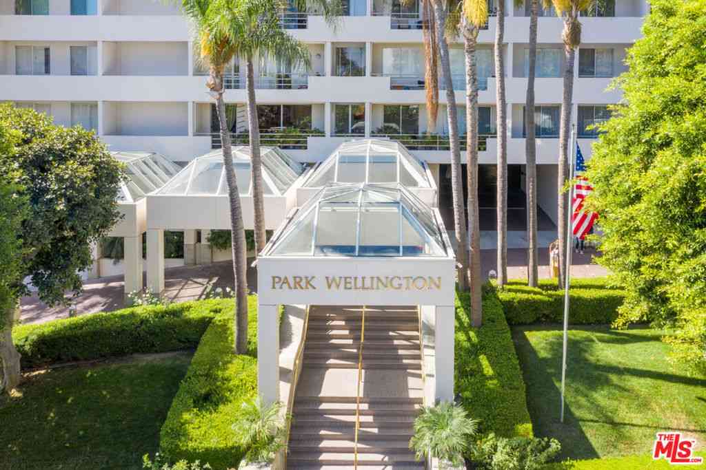 Condo For Rent - 1131 Alta Loma Road #602<br/> West Hollywood, CA 90069