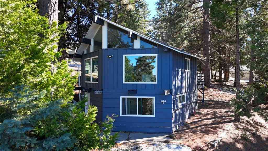 Homes For Sale - 30904 Live Oak Drive<br/> Running Springs, CA 92382