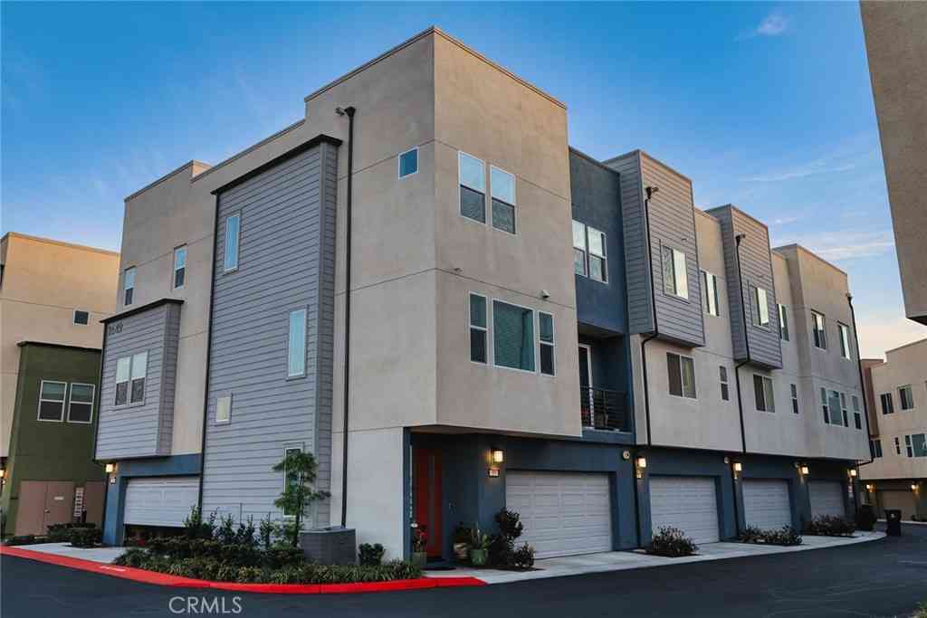 Condo For Sale - 1649 W Lincoln #105<br/> Anaheim, CA 92801