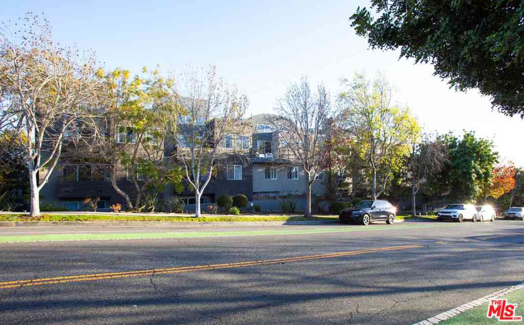 Condo For Sale - 1212 Ocean Park Boulevard #16<br/> Santa Monica, CA 90405