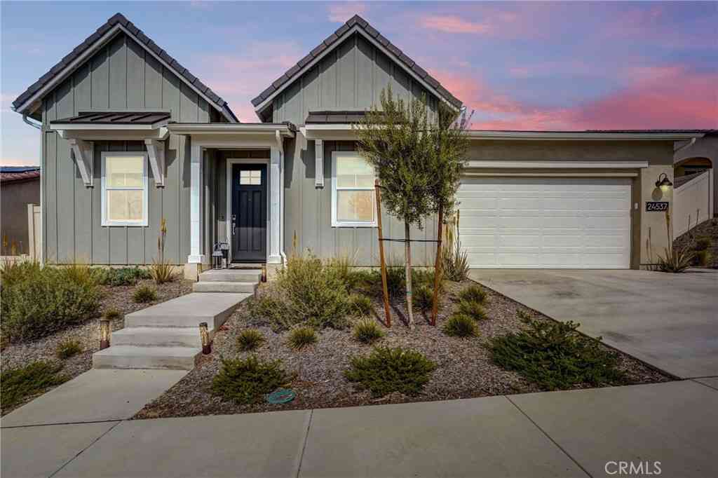 Homes For Sale - 24537 Via Sendero<br/> Valencia, CA 91354