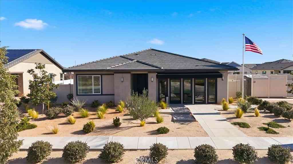 Homes For Sale - 3223 E Avenue J-4<br/> Lancaster, CA 93535