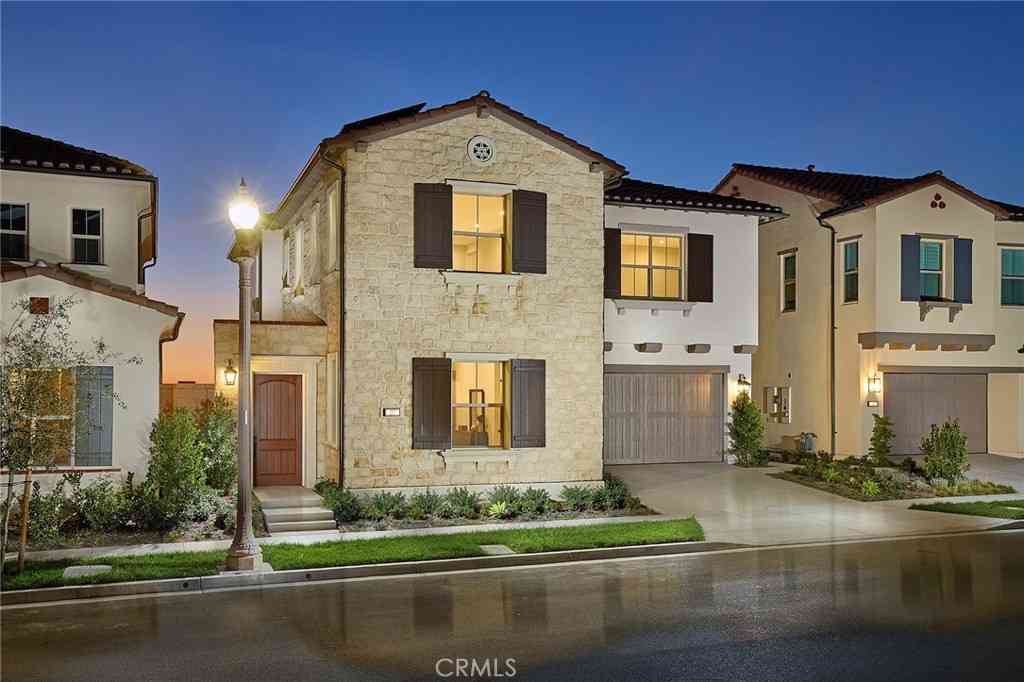 Homes For Sale - 113 Oakstone<br/> Irvine, CA 92618