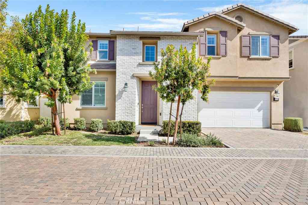 Homes For Sale - 6724 N Glasner Lane<br/> West Hills, CA 91307