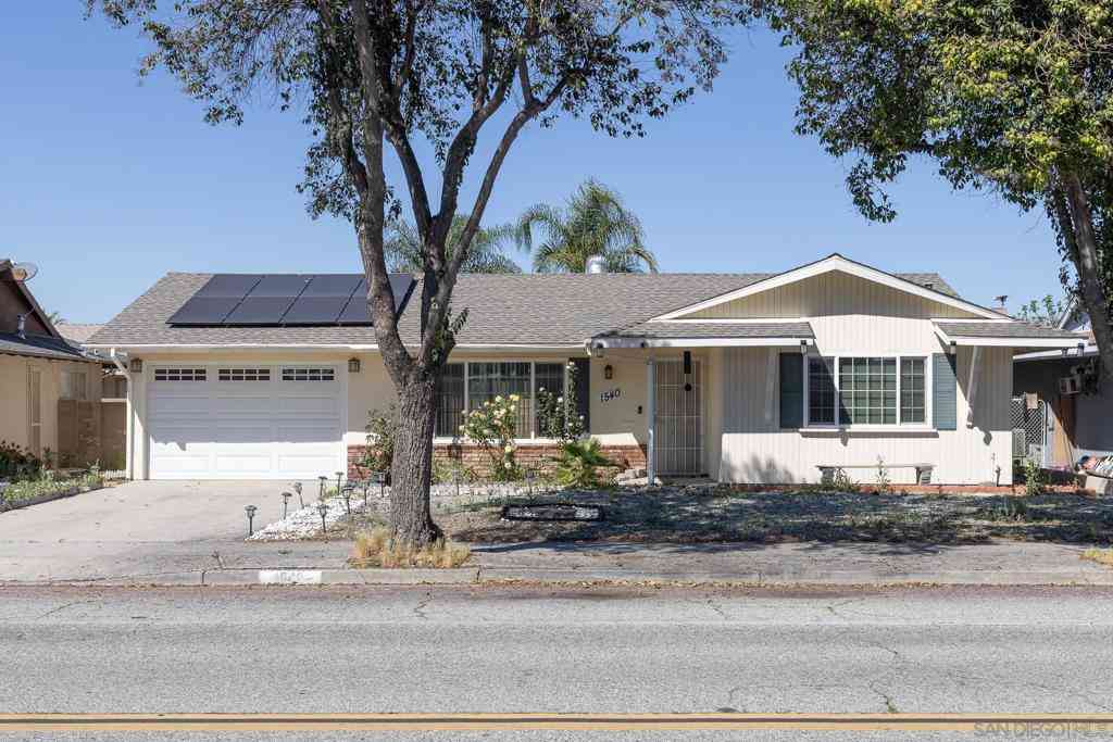 Homes For Sale - 1540 W Whittier Avenue<br/> Hemet, CA 92543