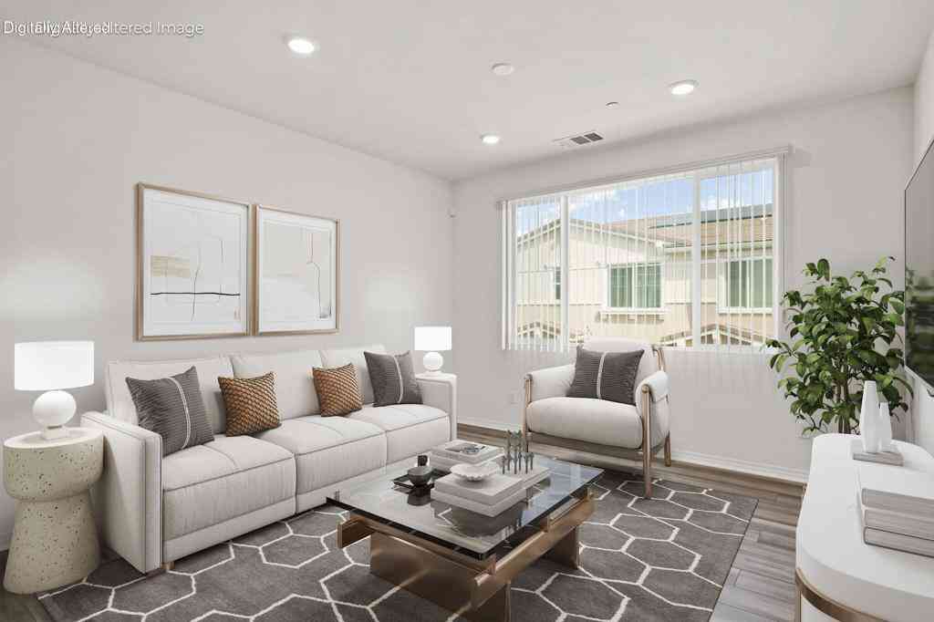 Condo For Sale - 16650 Wyndham Lane #4<br/> Fontana, CA 92336