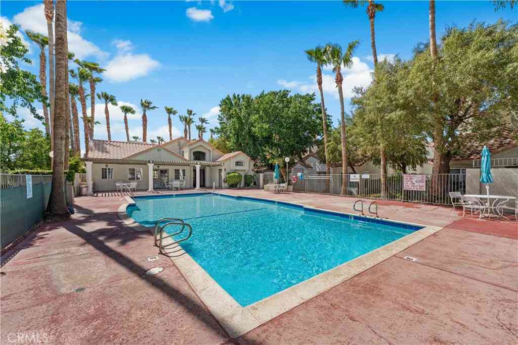 Townhouse For Sale - 37940 E 42nd E #115<br/> Palmdale, CA 93552