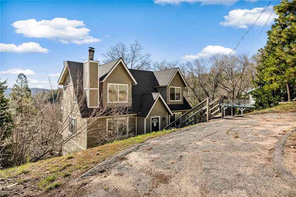 Homes For Sale - 971 Nadelhorn Drive<br/> Lake Arrowhead, CA 92352