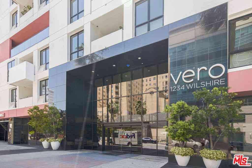Condo For Sale - 1234 Wilshire Boulevard #520<br/> Los Angeles, CA 90017