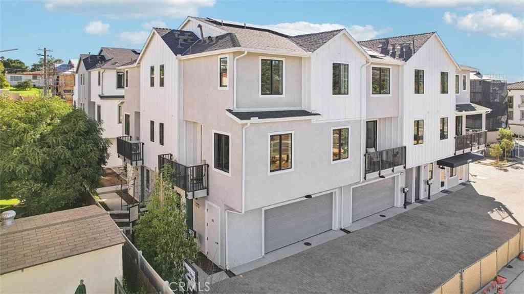Condo For Sale - 2338 Red Coral Glen<br/> Escondido, CA 92025