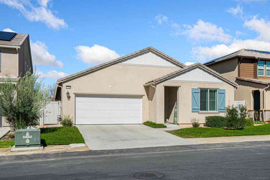 Homes For Sale - 27936 Autumn Ct<br/> Valley Center, CA 92082