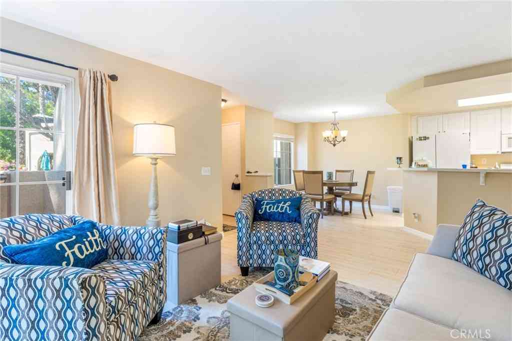 Condo For Sale - 24352 Berrendo #4<br/> Laguna Hills, CA 92656