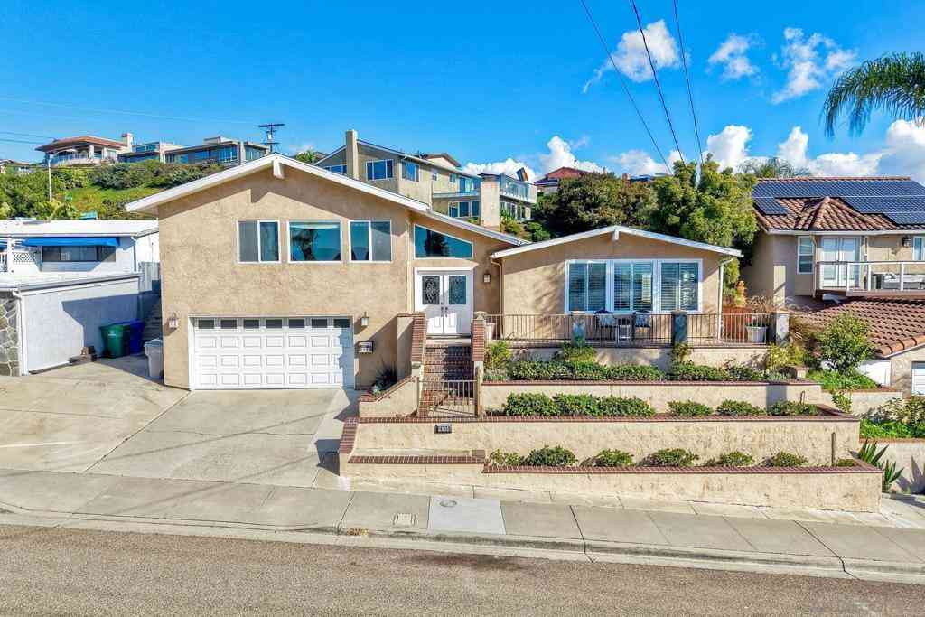 Homes For Sale - 2935 Lloyd St<br/> San Diego, CA 92117