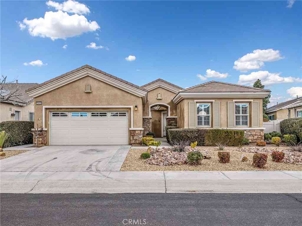 Homes For Sale - 19420 Verbena Street<br/> Apple Valley, CA 92308