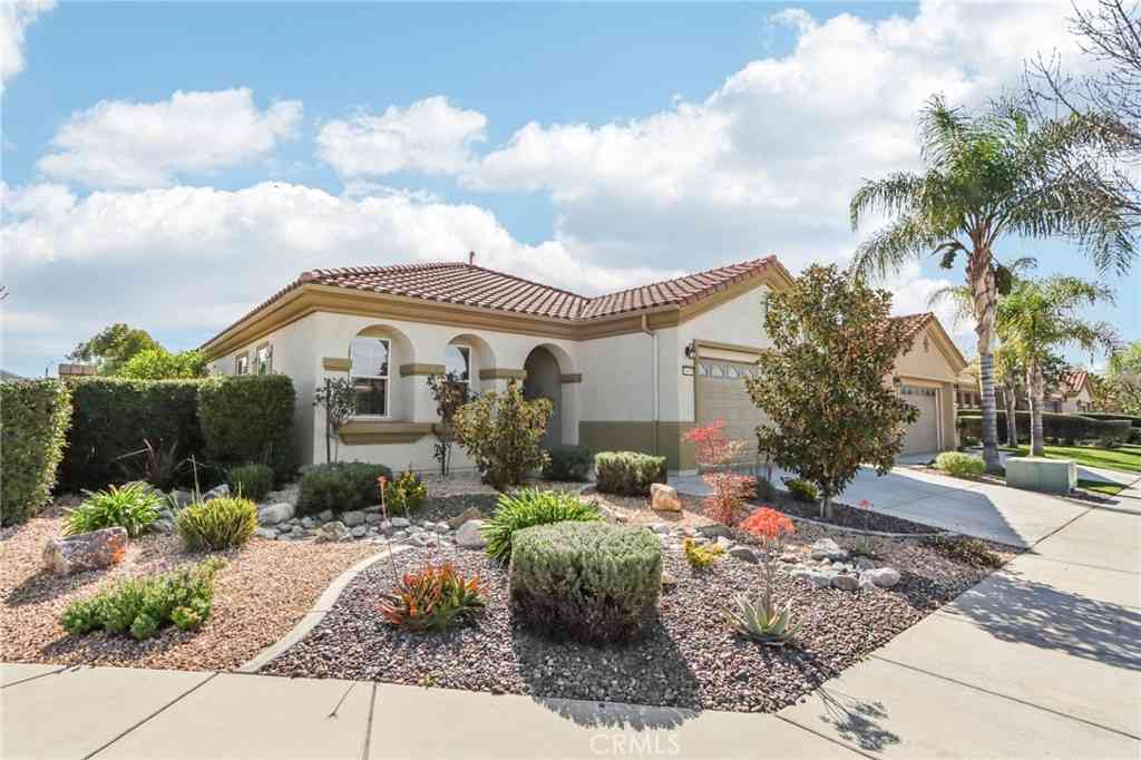 Homes For Sale - 5405 Paseo Famosa<br/> Hemet, CA 92545
