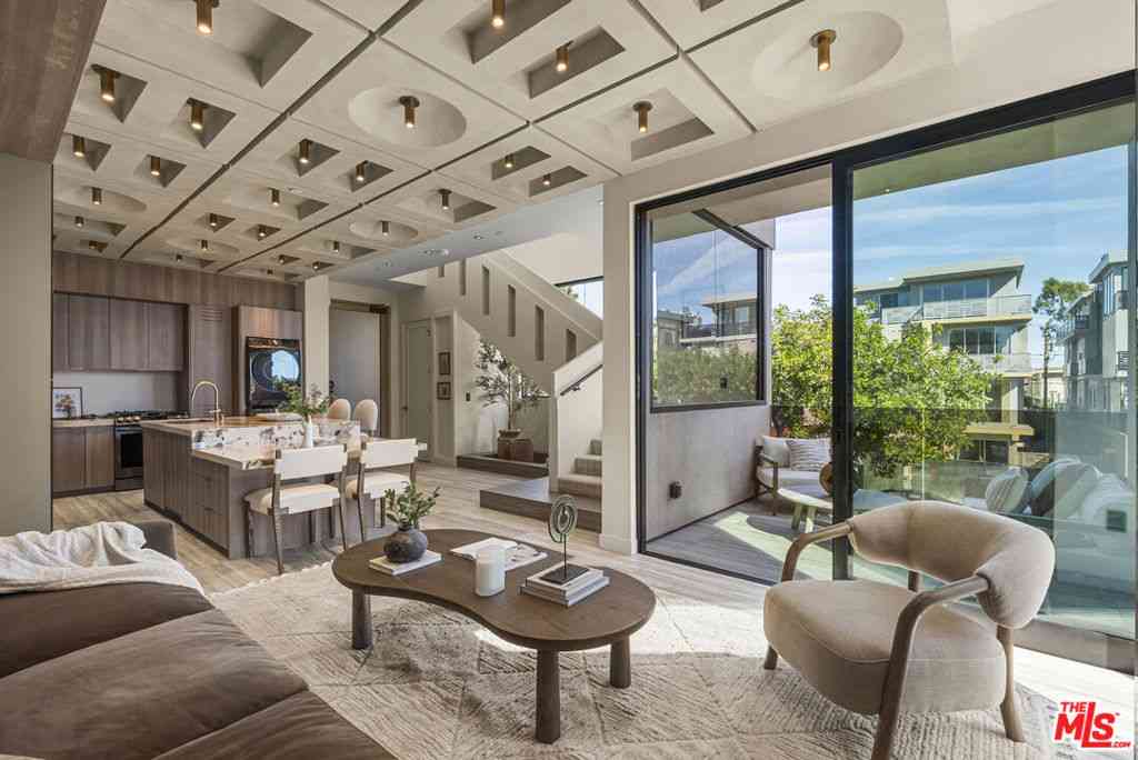 Condo For Rent - 1021 N Ogden Drive #PH 4<br/> West Hollywood, CA 90046