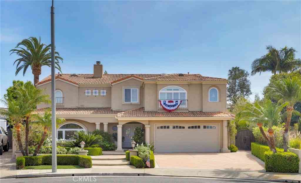 Homes For Sale - 9902 Lapworth<br/> Huntington Beach, CA 92646