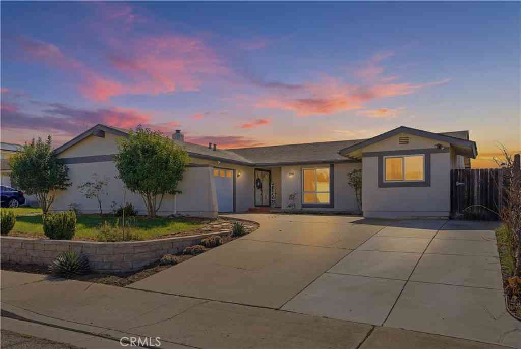 Homes For Sale - 380 Highland Drive<br/> Santa Maria, CA 93455