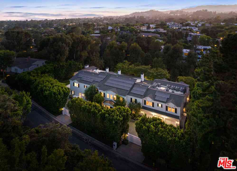 Homes For Sale - 491 N Tigertail Road<br/> Los Angeles, CA 90049