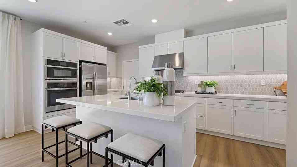 Townhouse For Sale - 27540 Grand Fir Way<br/> Valencia, CA 91381