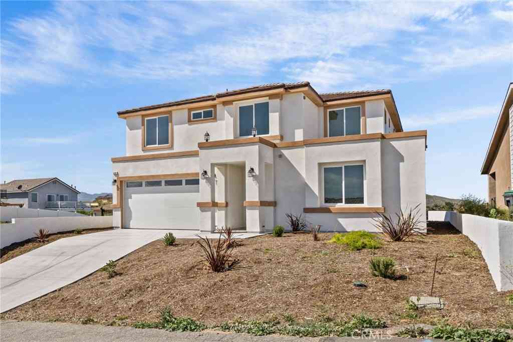 Homes For Sale - 16765 La Bella Villa<br/> Riverside, CA 92503