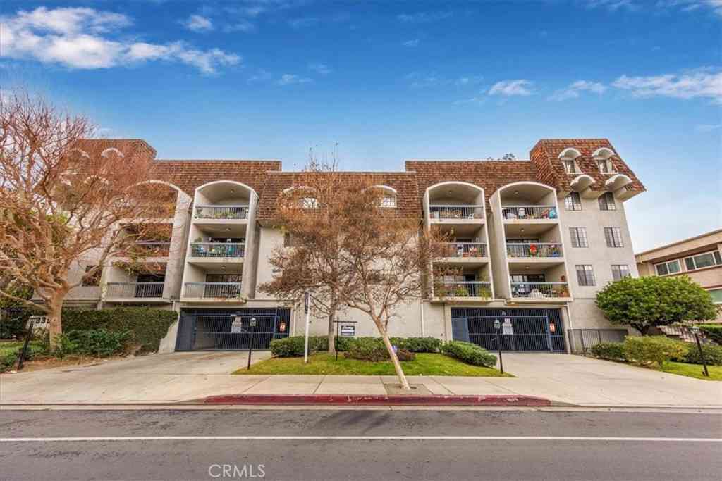 Condo For Sale - 5339 Lindley Unit 207<br/> Tarzana, CA 91356