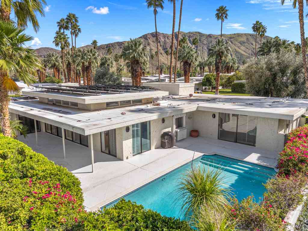 Homes For Sale - 1540 E Sierra Way<br/> Palm Springs, CA 92264