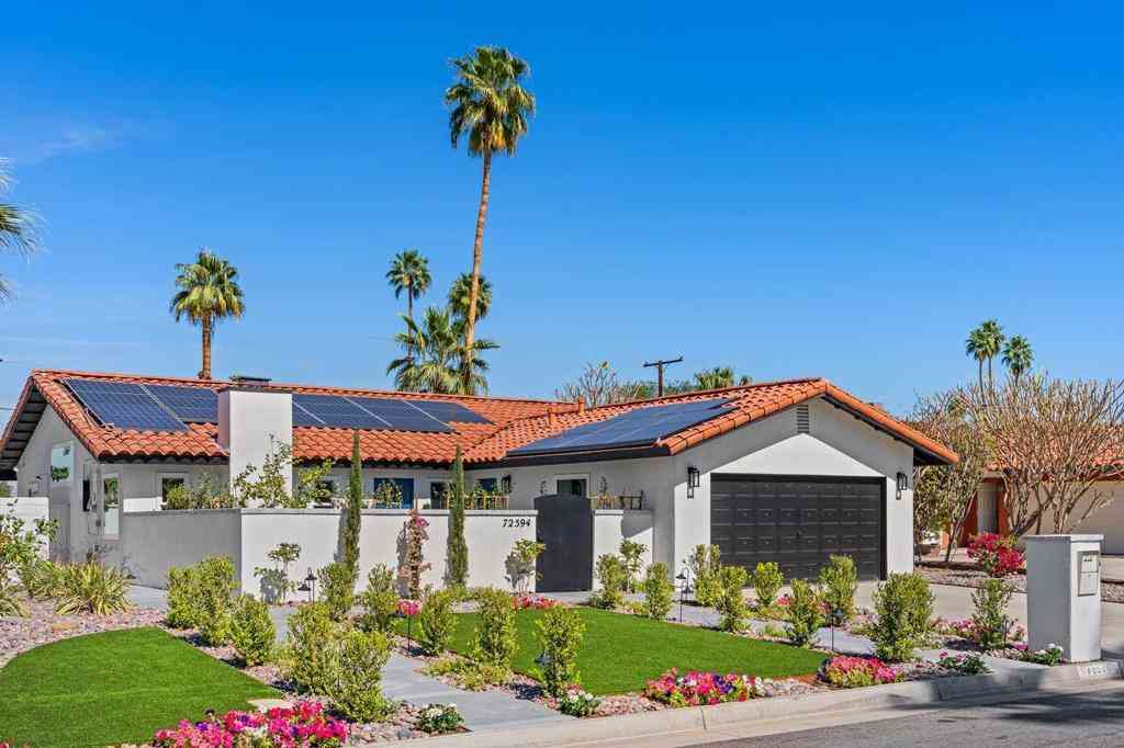 Homes For Sale - 72594 Pitahaya Street<br/> Palm Desert, CA 92260