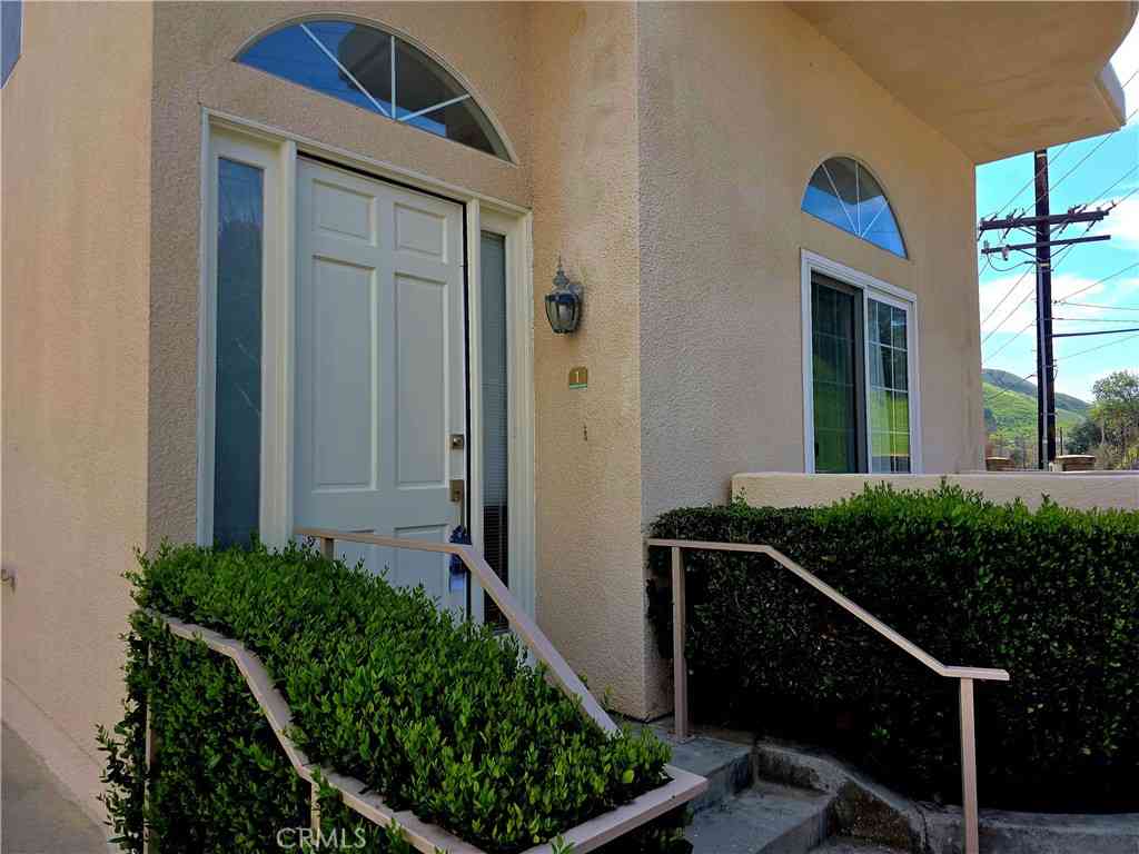 Townhouse For Rent - 5340 Las Virgenes Road #1<br/> Calabasas, CA 91302
