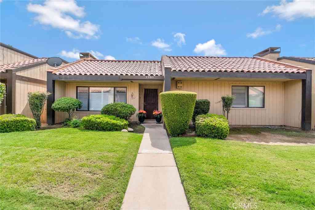 Condo For Sale - 1751 W Santa Ana<br/> Fresno, CA 93705