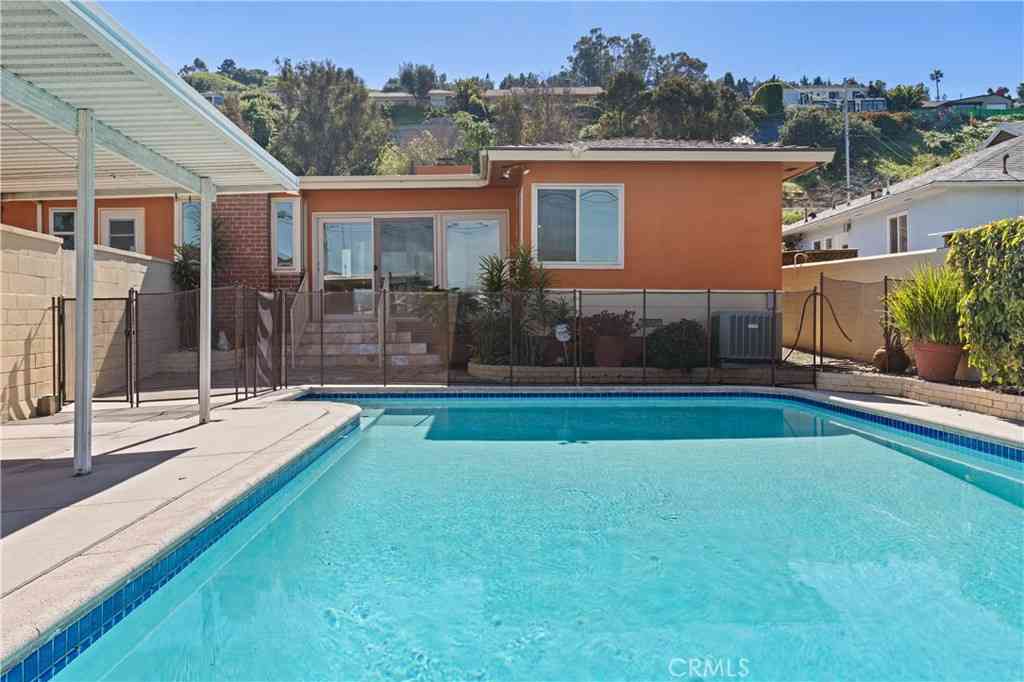 Homes For Sale - 5629 Brushton<br/> Los Angeles, CA 90008