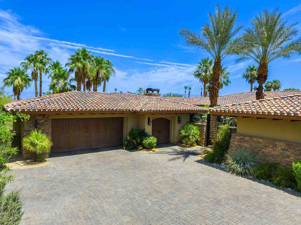Homes For Sale - 49841 Canyon View Drive<br/> Palm Desert, CA 92260