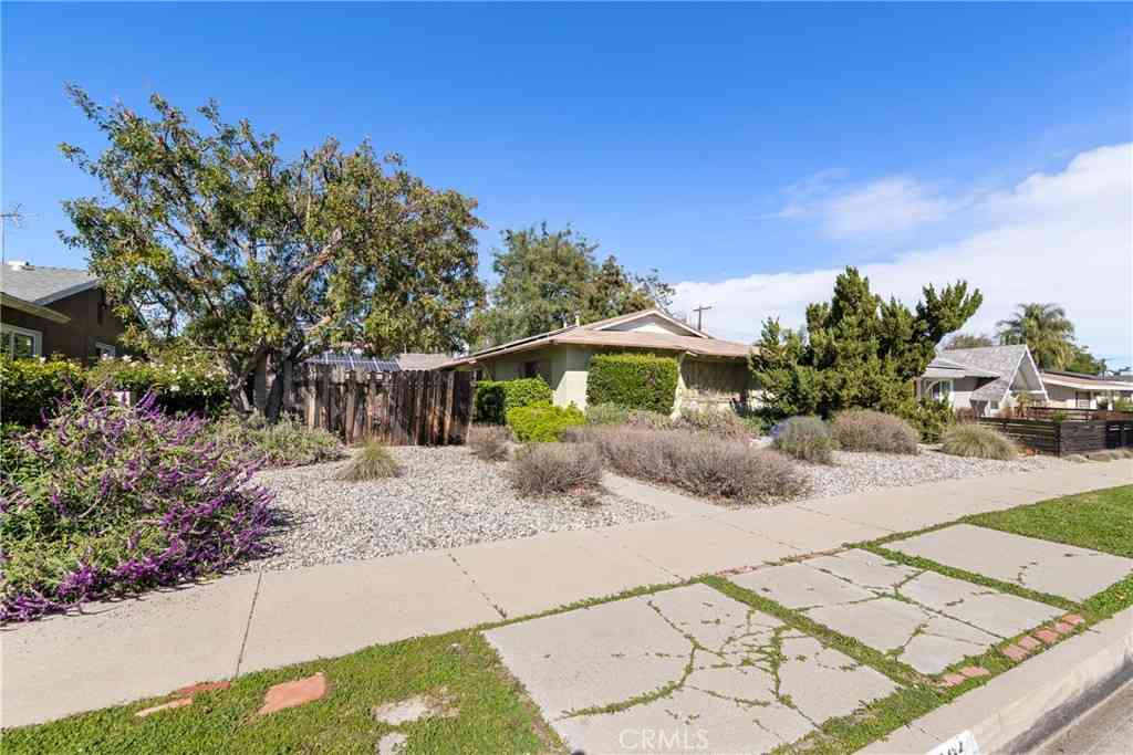 Homes For Sale - 24201 Vanowen<br/> West Hills, CA 91307