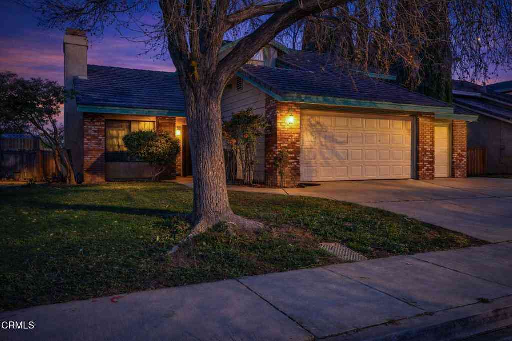 Homes For Sale - 42950 Burlwood Drive<br/> Lancaster, CA 93536