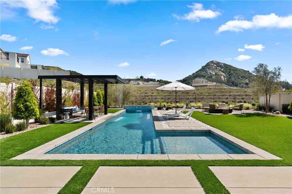 Homes For Sale - 333 Canter Court<br/> San Diego County, Fallbrook, CA 92028