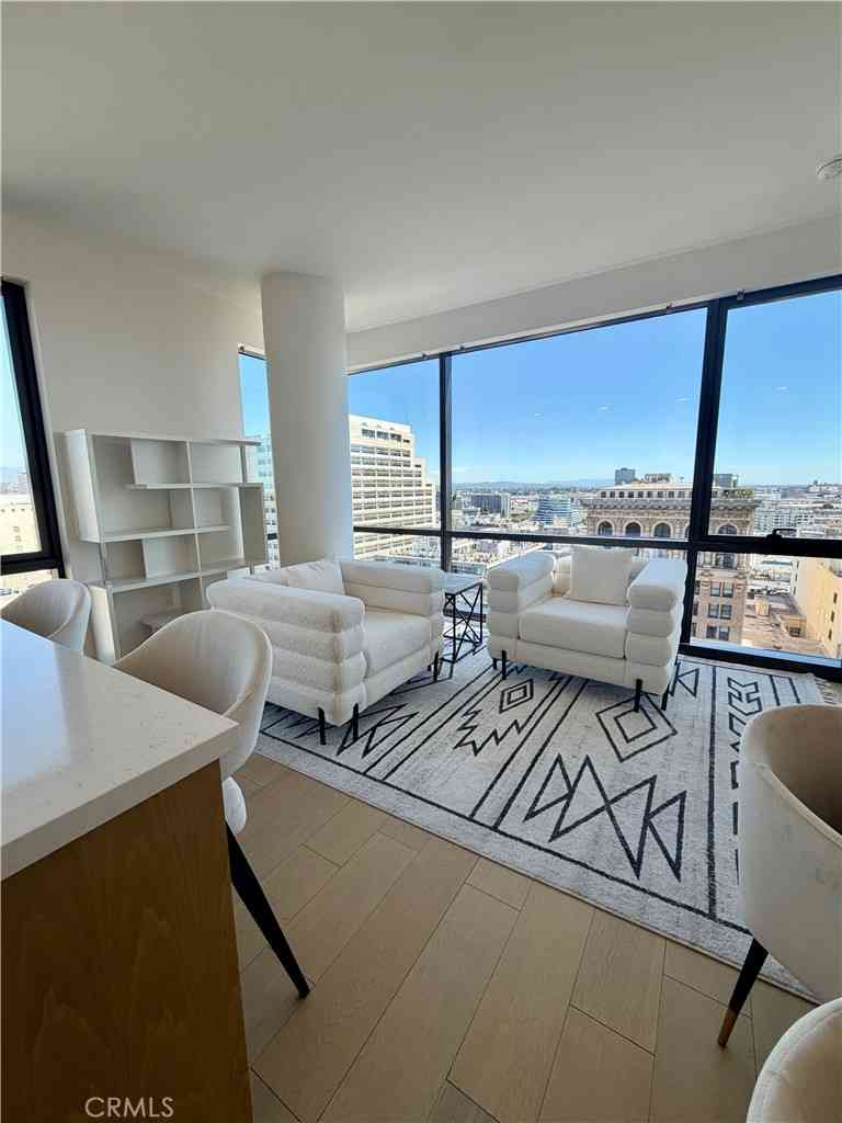 Condo For Rent - 400 S Broadway #1703<br/> Los Angeles, CA 90013